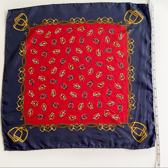 COPY - Gucci
handkerchief/ neck scarf
16x16 - Picture 7 of 7